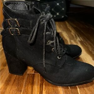 Women’s heel boots size 9M